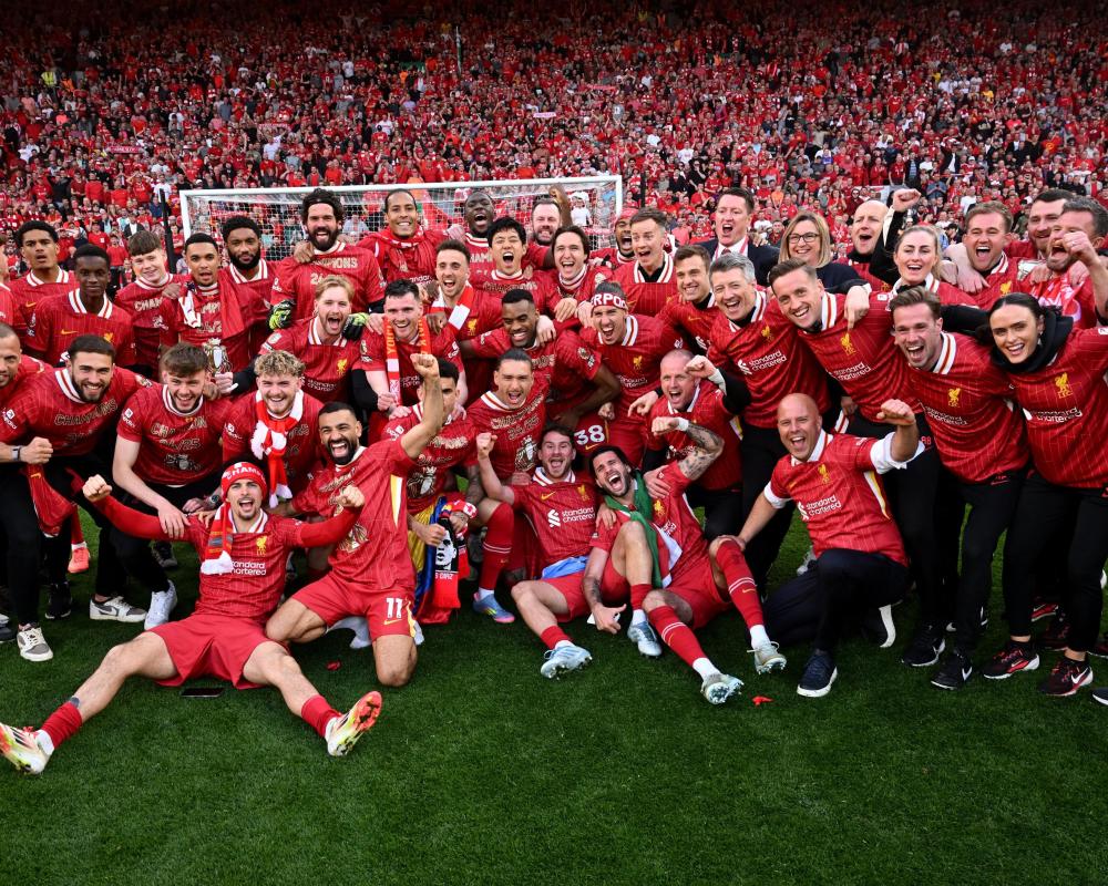 津门虎以1亿投资逆袭联赛前六，培养出三名国脚新星，展现草根逆袭与青训潜力。